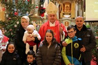 Varaždinski biskup Josip Mrzljak krstio malenu Juditu, peto dijete u obitelji Kontrec